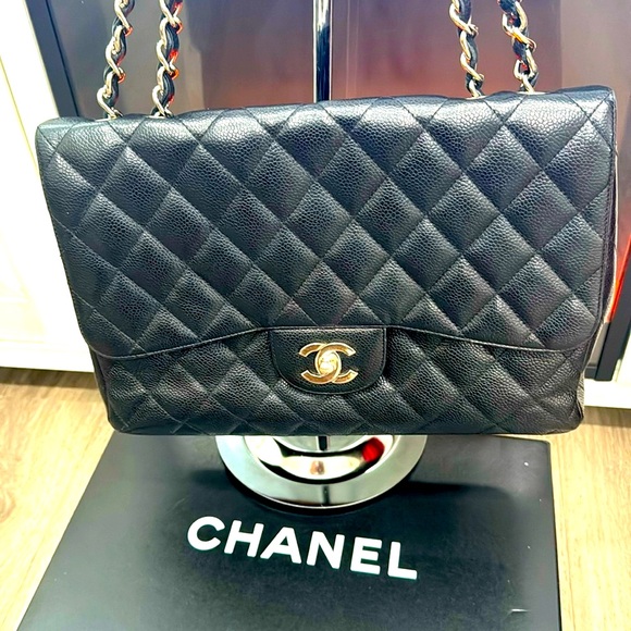 CHANEL Handbags - CHANEL 11 A luxury Bag from Chanel In great condition 9/10 A